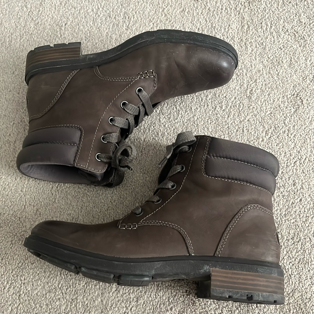 UGG Harrison Lace boots 8.5 - Picture 2 of 6